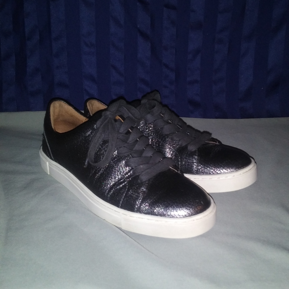 Frye Ivy Low Lace Sneaker. Pewter. 6.5